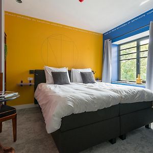 Deluxe Studio
